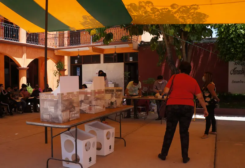 personas-votando