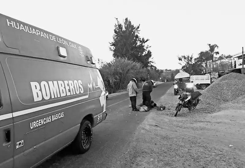 personal-medico-auxilia-a-accidentado