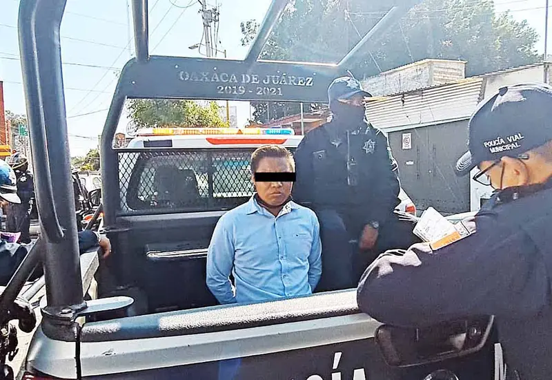 detenido-por-policias 