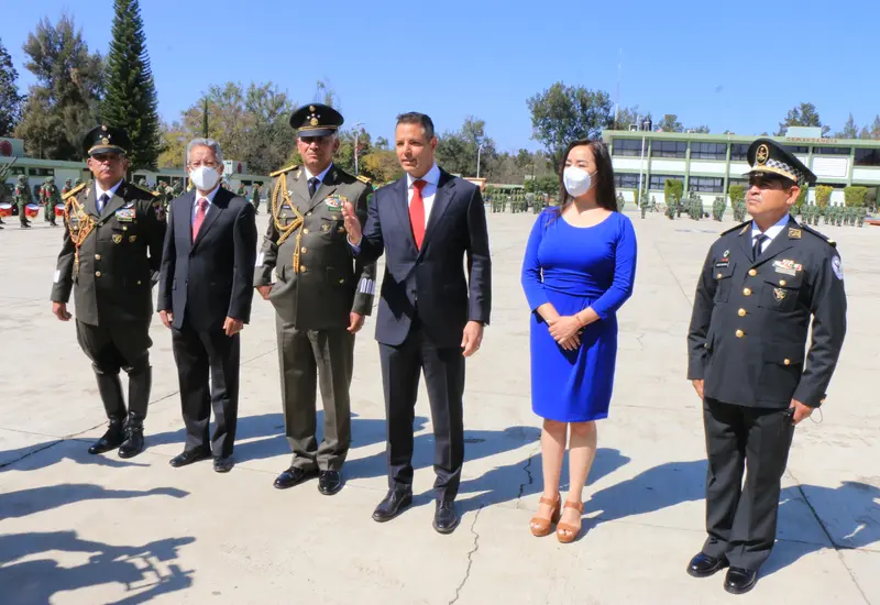 gobernador_junto_a_funcionarios