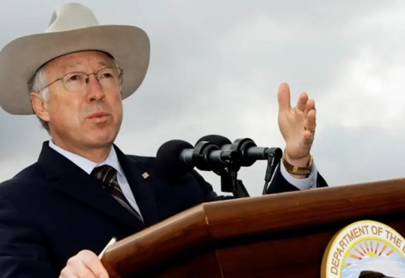 ken-salazar-con-sombrero