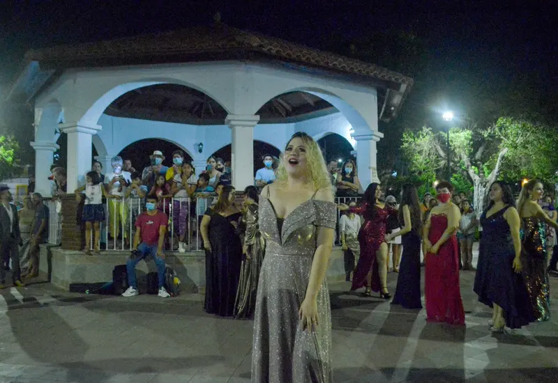 mujeres-cantando