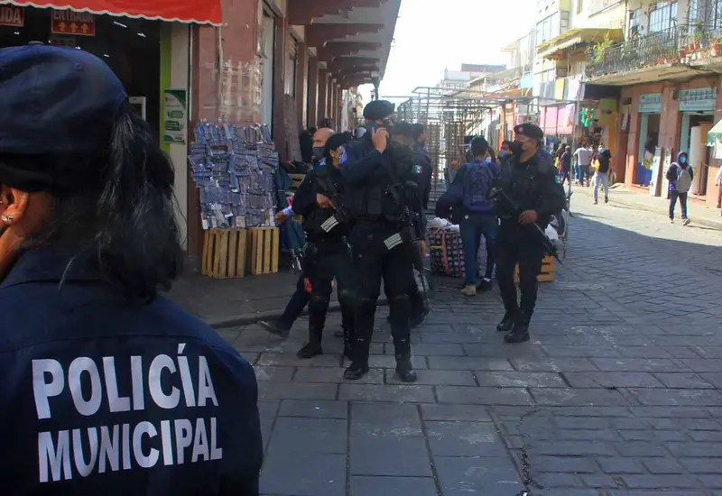 policias-en-operativo-contra-abulantes-oaxaca