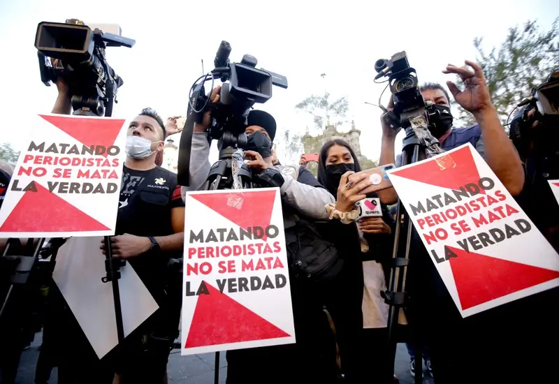 periodistas-manifestandose