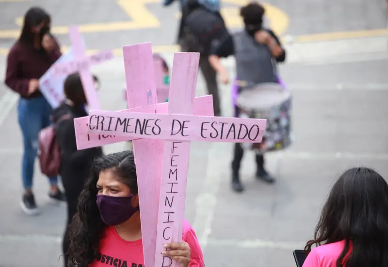 mujer_protestando_contra_feminicidios