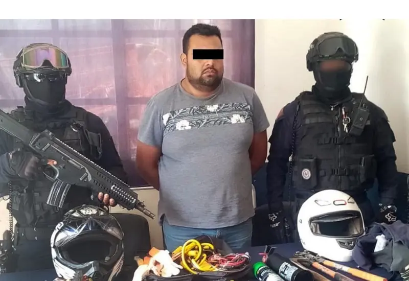 hombre-detenido-por-policias