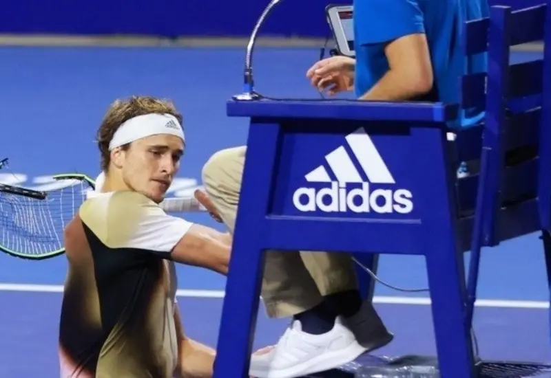 alexander_zverev_golpea_silla