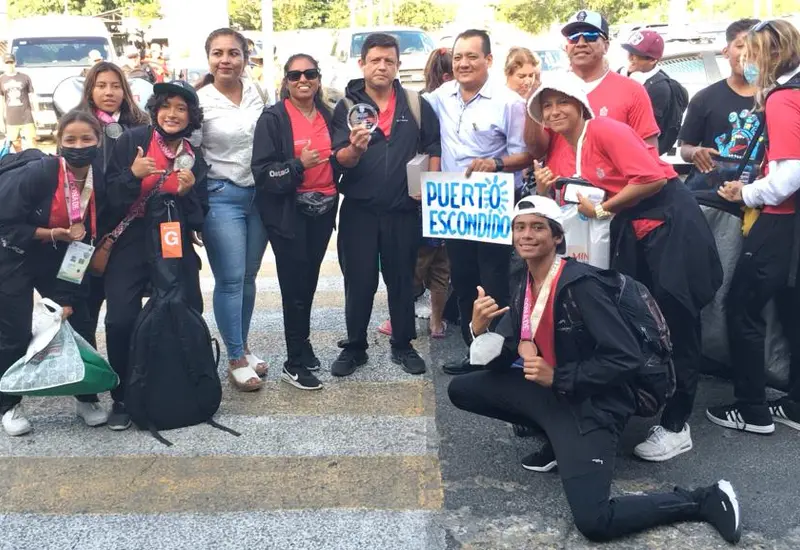 Los surfistas oaxaqueños aterrizaron en Puerto Escondido.