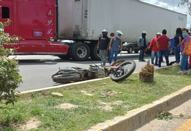 moto_impactada_por_tráiler