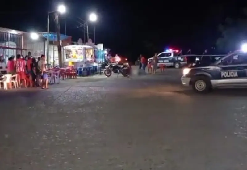 calle_con_policias