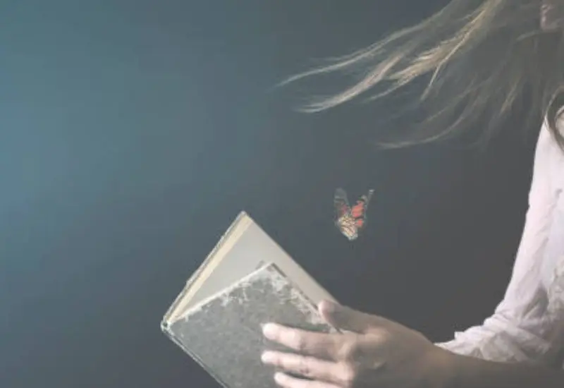 mujer_con_libro