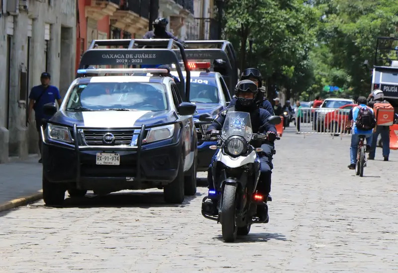 policias