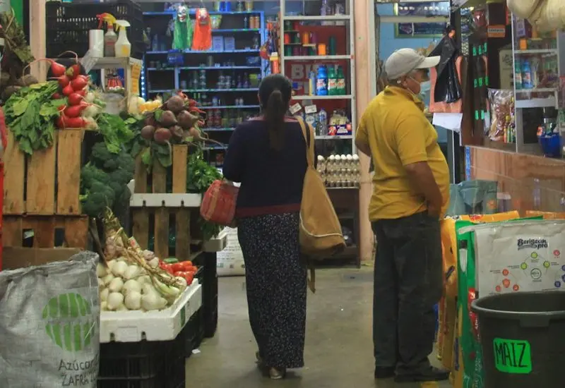gente_cpmprando_en_mercado