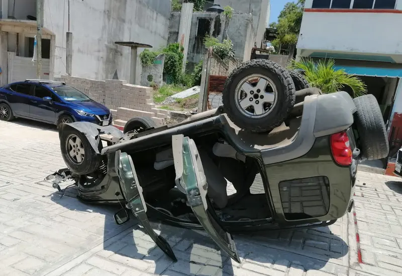 camioneta_volcada