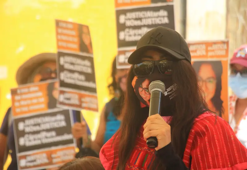 maria_ele_protestando