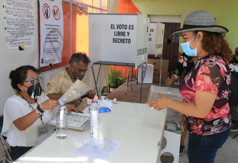 mujer_votando_en_oaxaca