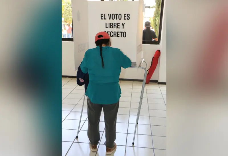 persona_votando