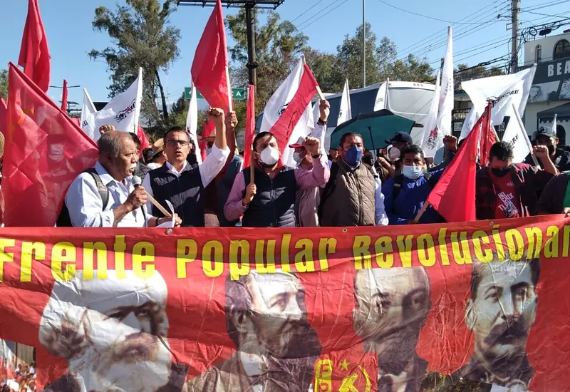 personas-con-pancartas