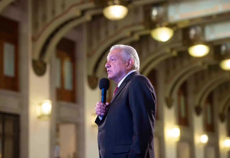 amlo-con-microfono