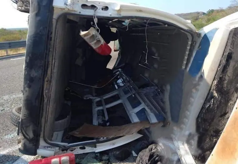 camioneta_volcada