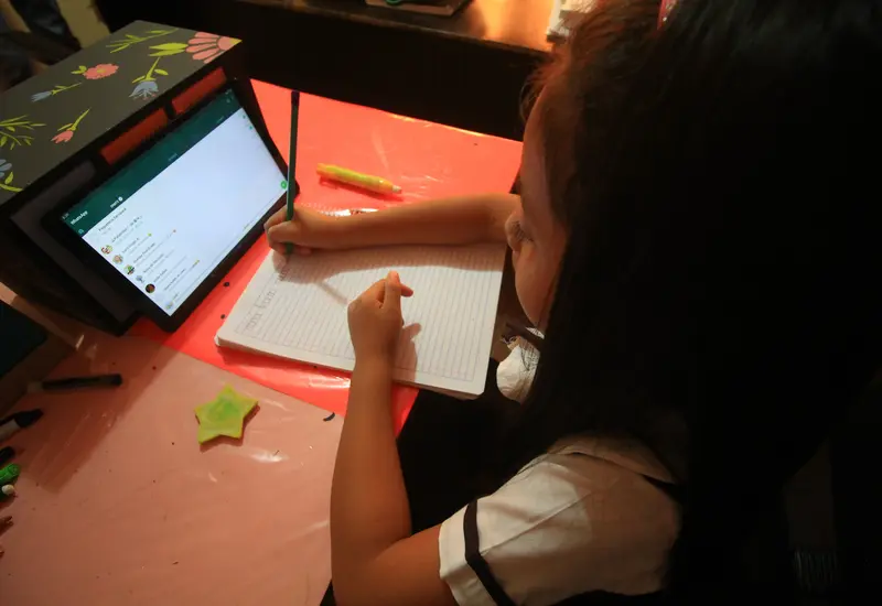 nina_tomando_clases