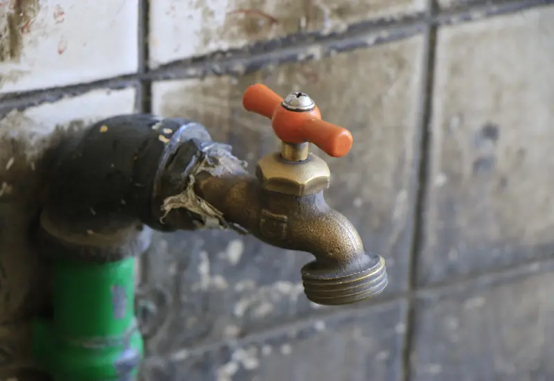 llave_de_agua_vacia