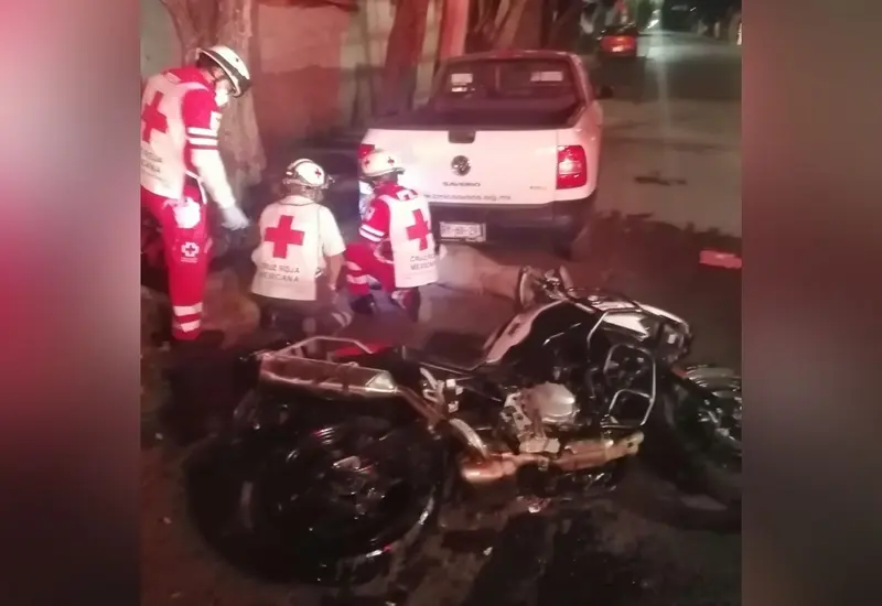 paramédicos_junto_a_moto