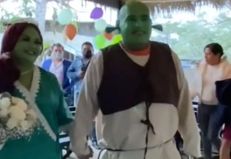 pareja-disfrazada-de-shrek-y-fiona