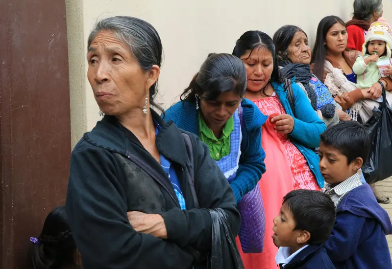 mujeres-en-fila