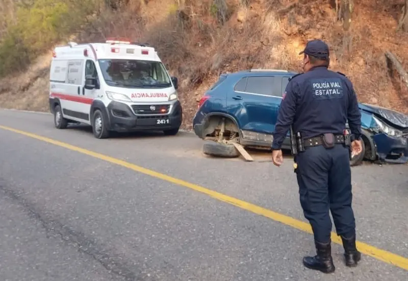 auto_choca_contra_cerro