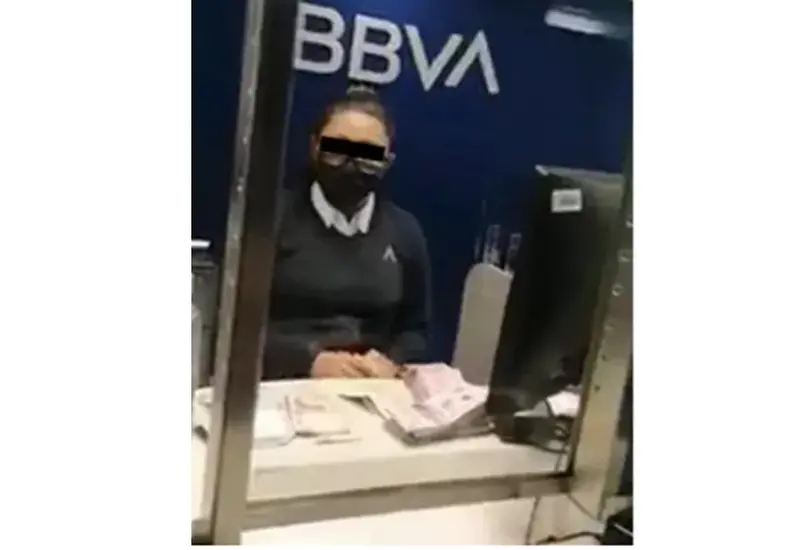 Le reclaman dinero 