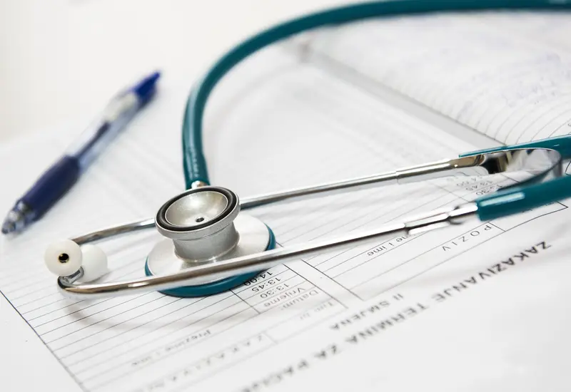 Medicina se mantiene como la carrera mejor pagada