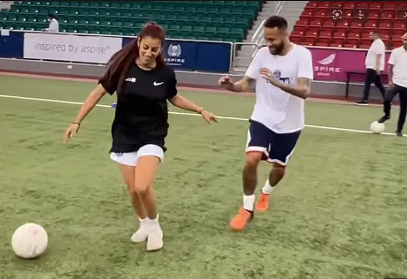 Lisa Zimouche y Neymar