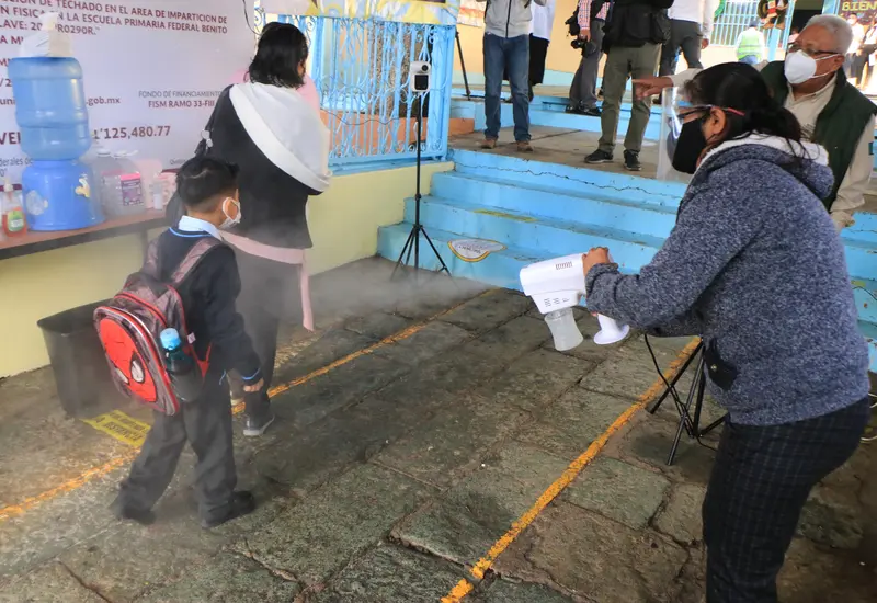 niño_llegando_a_la_escuela