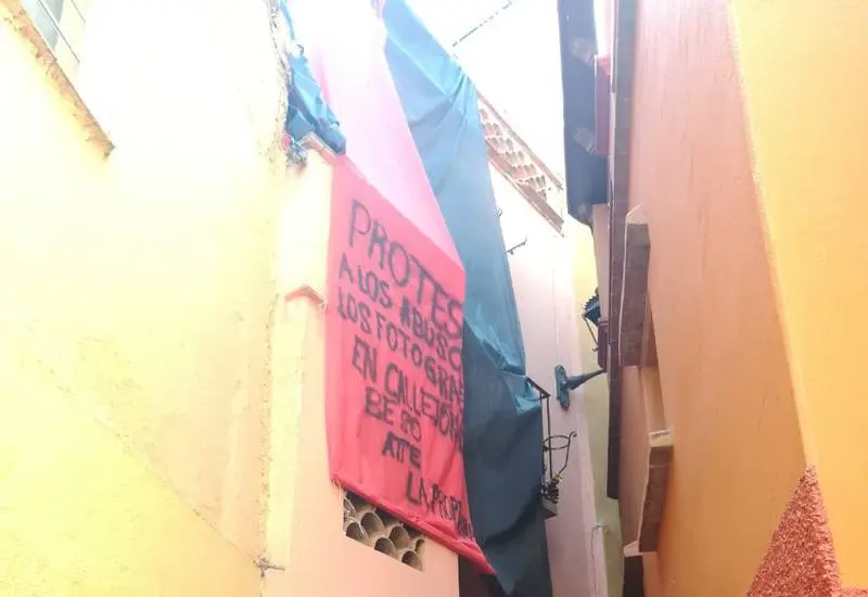 protesta_contra_fotografos_en_callejon_del_beso