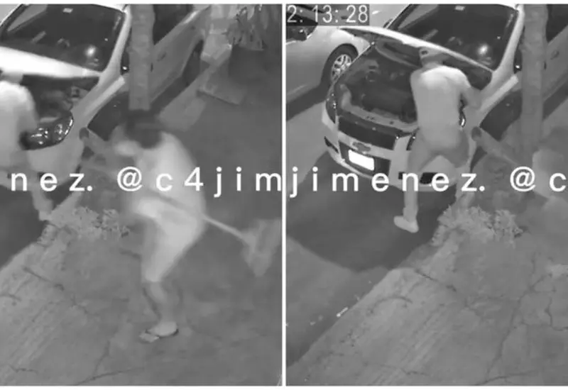Las imágenes dejan ver que el sujeto logra abrir el cofre del auto para, de inmediato, intentar retirar la computadora; sin embargo, la alarma comienza a sonar.