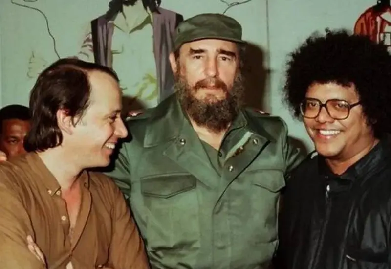 Aunque inicialmente estuvo comprometido con el movimiento revolucionario en Cuba, Milanés se convirtió en una de las figuras públicas más críticas del gobierno de su país.