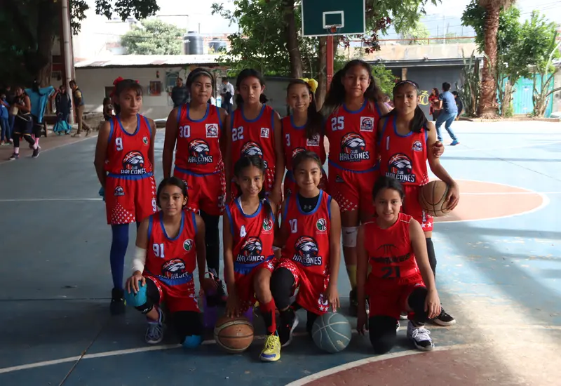 Equipo Halcones Oaxaca se proclamó campeón de la categoría infantil. 