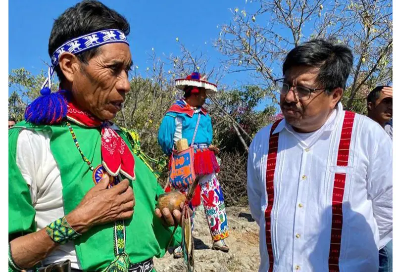 Adelfo Regino (derecho) señaló que este gobierno demuestra con hechos y con la voluntad del Presidente que trabaja para el pueblo.