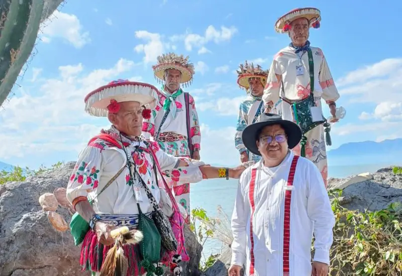 Adelfo Regino Montes reiteró que visitó este lugar sagrado en cumplimiento a los acuerdos del Plan de Justicia del Pueblo Wixárika, Na´ayeri, O´dam y Meshikan que fue entregado en septiembre al presidente Andrés Manuel López Obrador. 