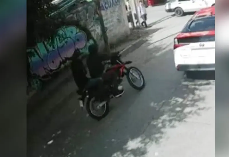 asaltantes_moto