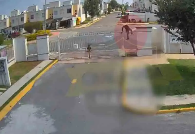 Testigos refieren que el sujeto puso un desarmador en el cuello del niño para someterlo.
