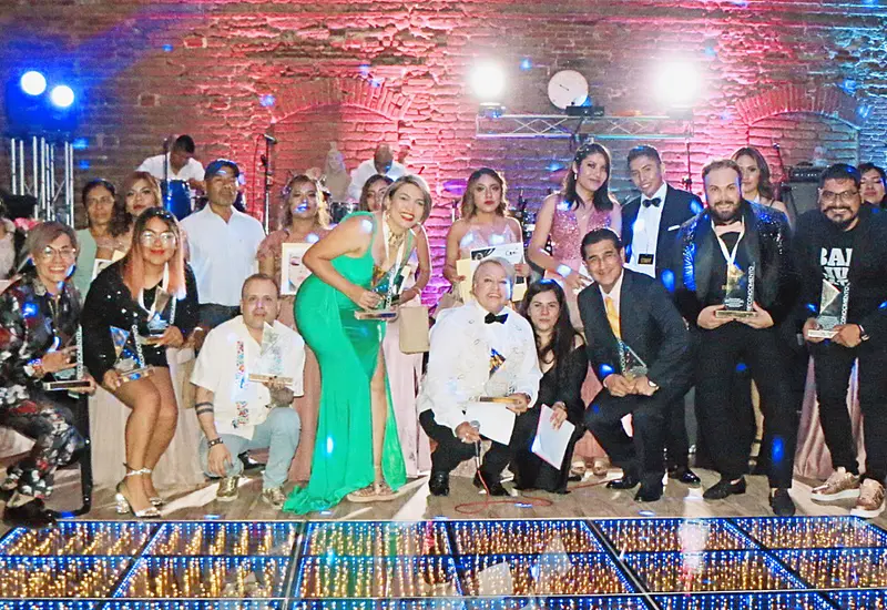 Egresadas, directivos e invitados de honor compartieron bellos momentos durante la graduación 2022 del Instituto de Belleza "Paola Luna", passion for beauty.
