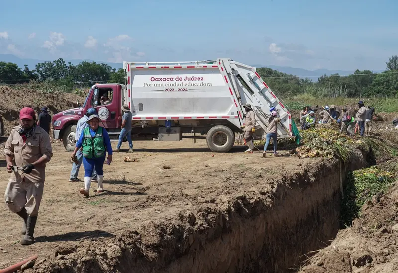 camion_basura_terreno