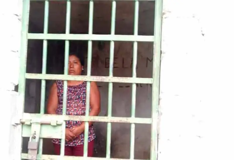 mujer-detenida 