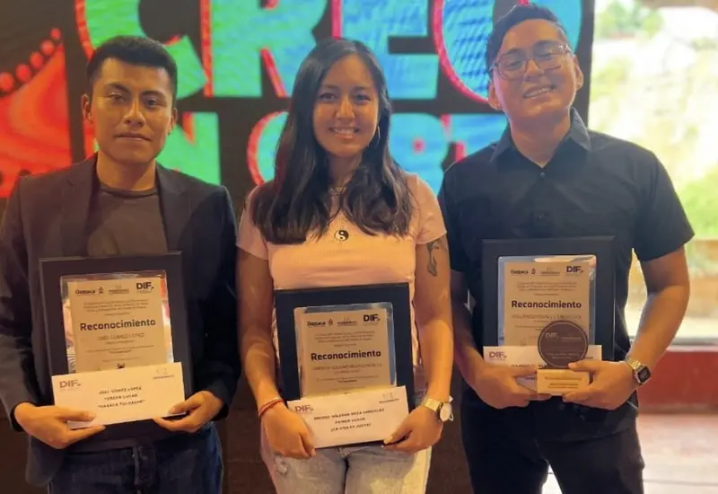 jovenes-sostienen-premio