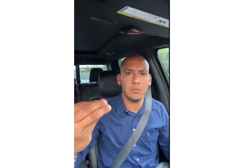 El maestro se cuestiona si algunos jóvenes son educados por TikTok o Instagram.