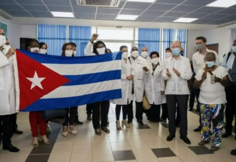 medicos-bandera-cuba