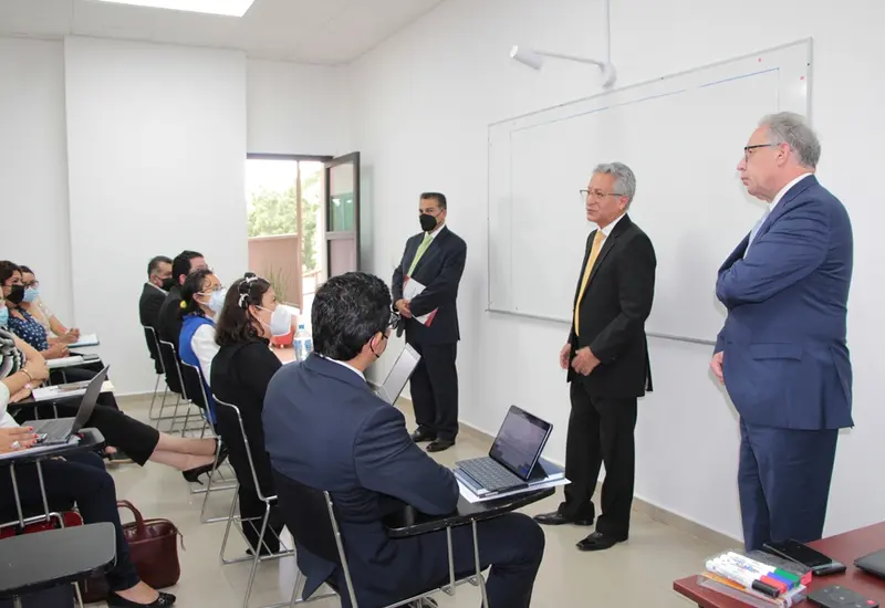 Estudiantes de maestría en Derecho Judicial