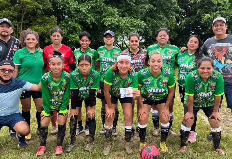 Equipo Atlético posando para la foto del recuerdo
